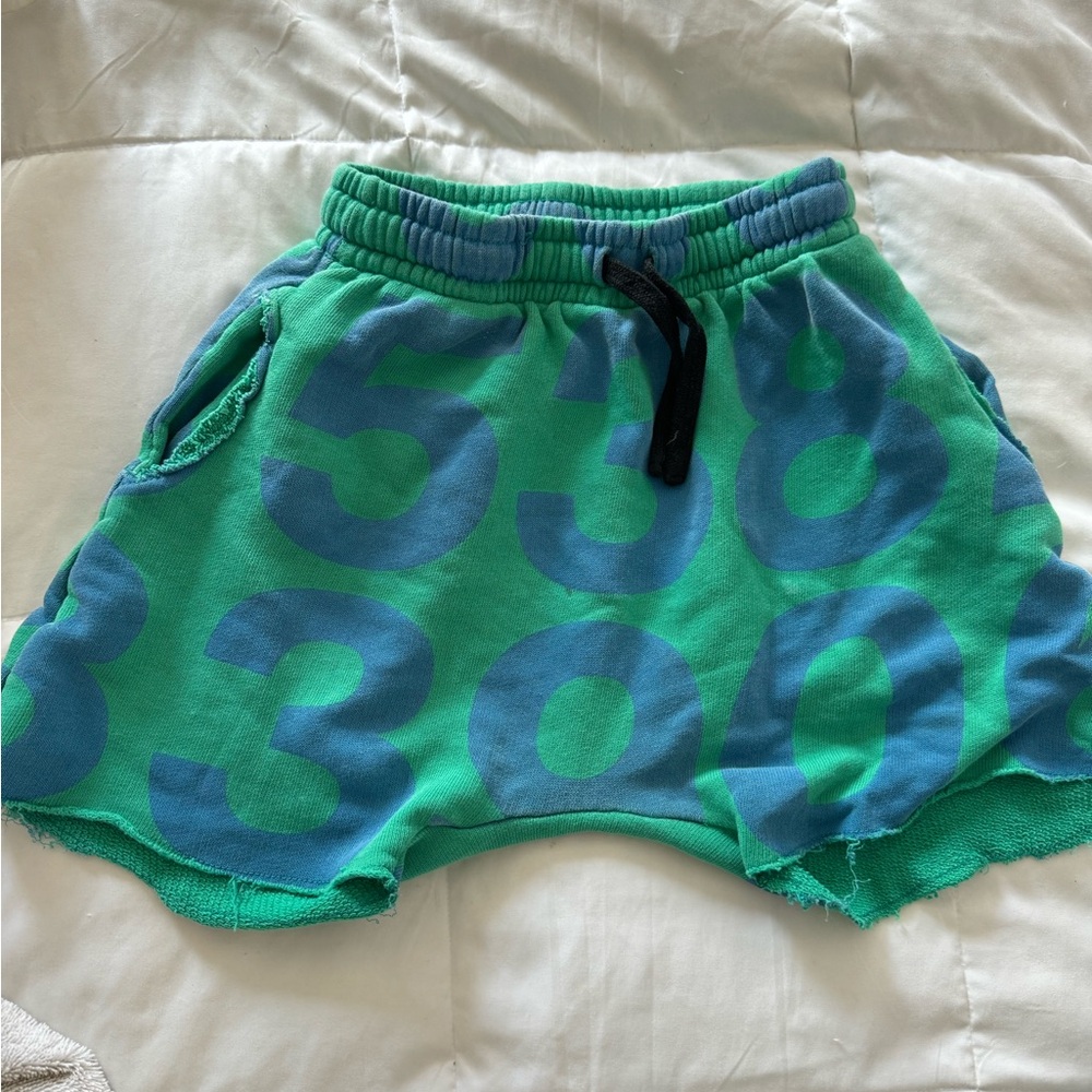 Letters sweatshorts by Nununu unisex size 6-7